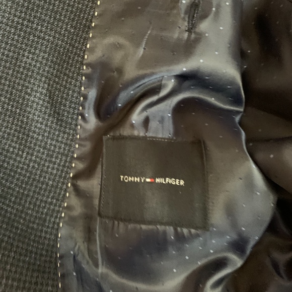 Tomny Hilfiger viscose blend blazer. Never worn. Retsil 145 - Picture 3 of 5